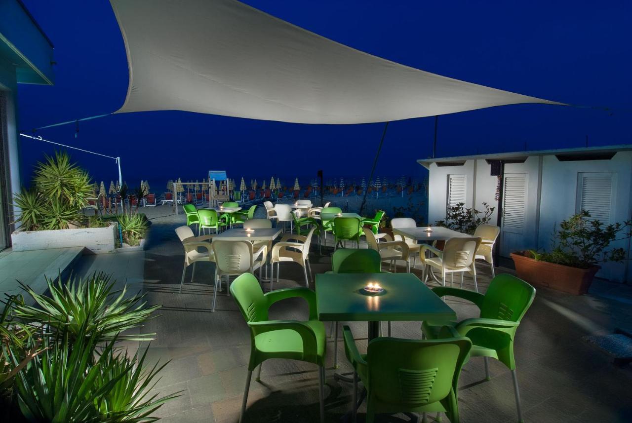 Hotel Atlantic Giulianova Exterior foto