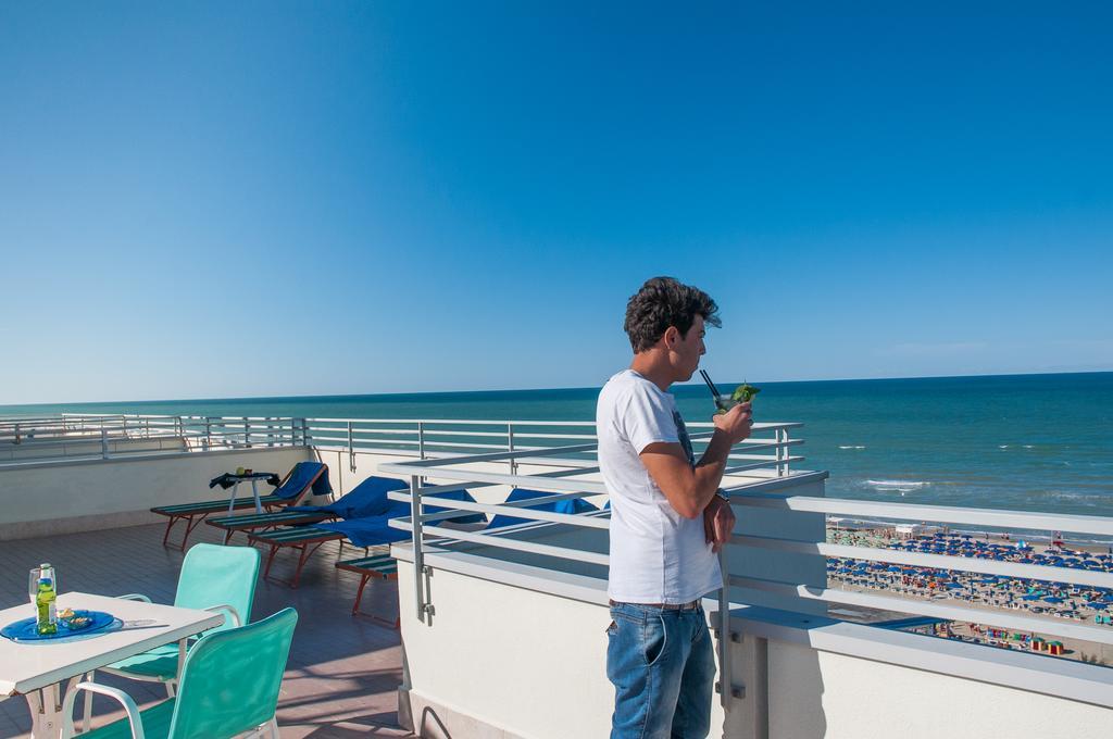 Hotel Atlantic Giulianova Exterior foto
